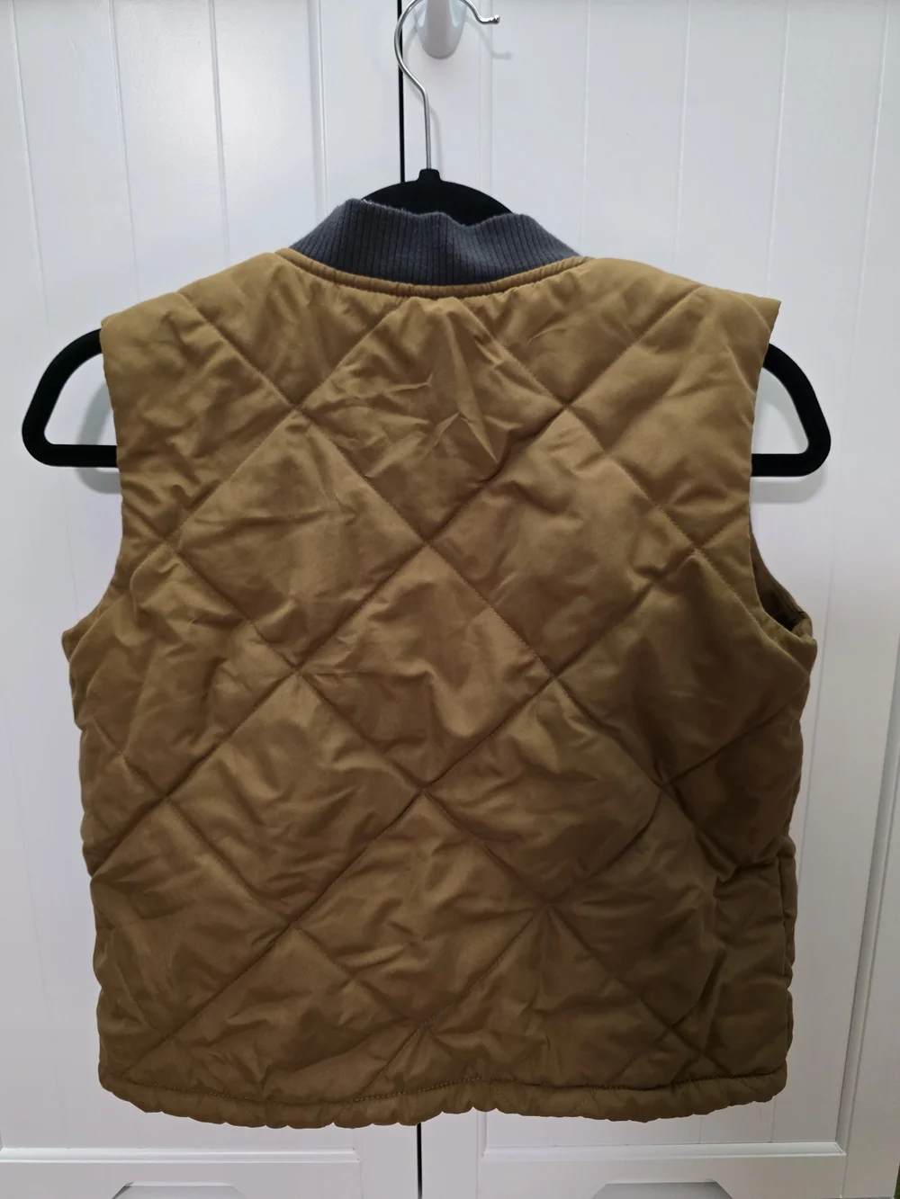 Old Navy Quilted Puffer Vest in Camel Brown 10-12 Kids.